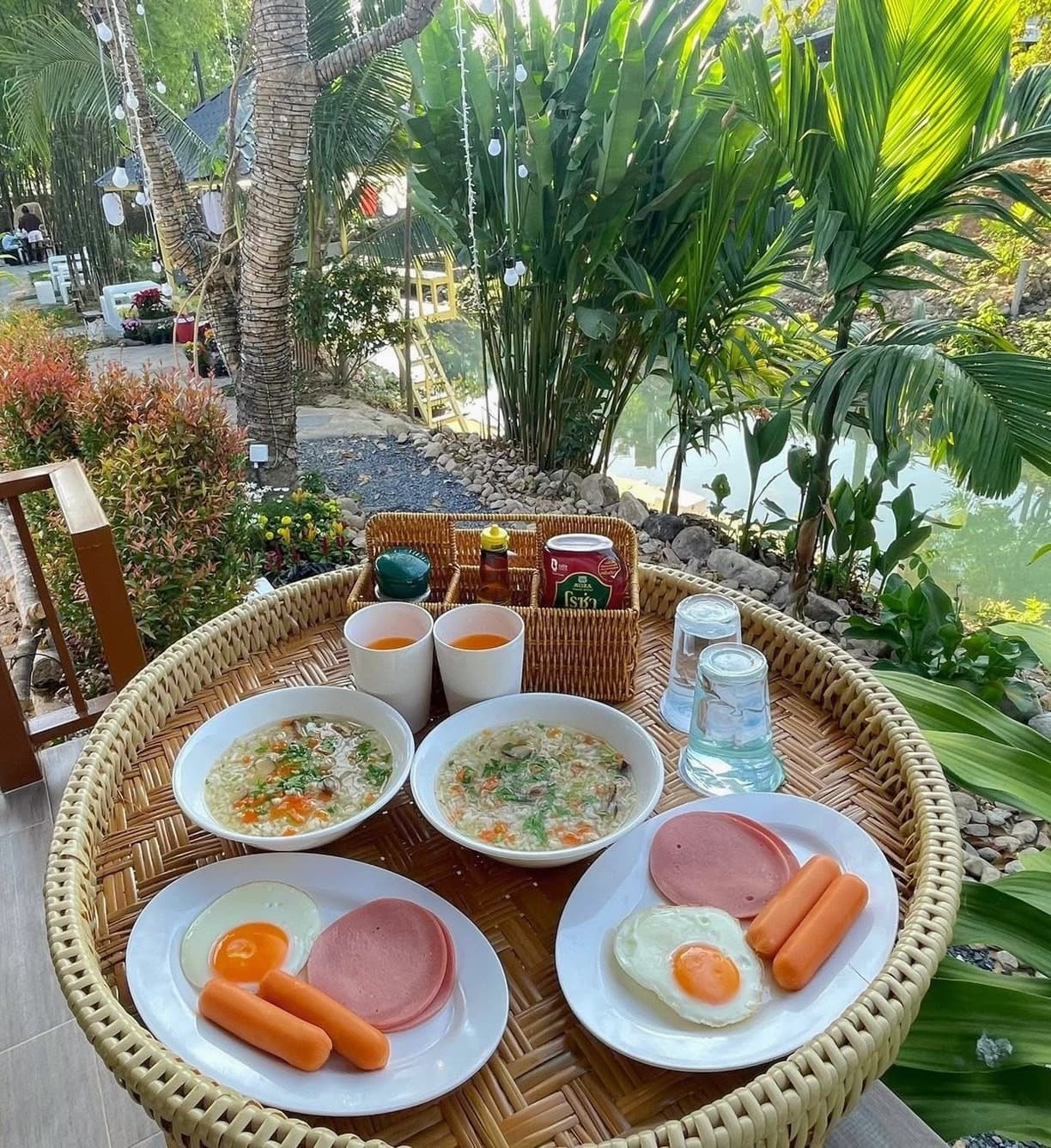 อาหารเช้าฟรี