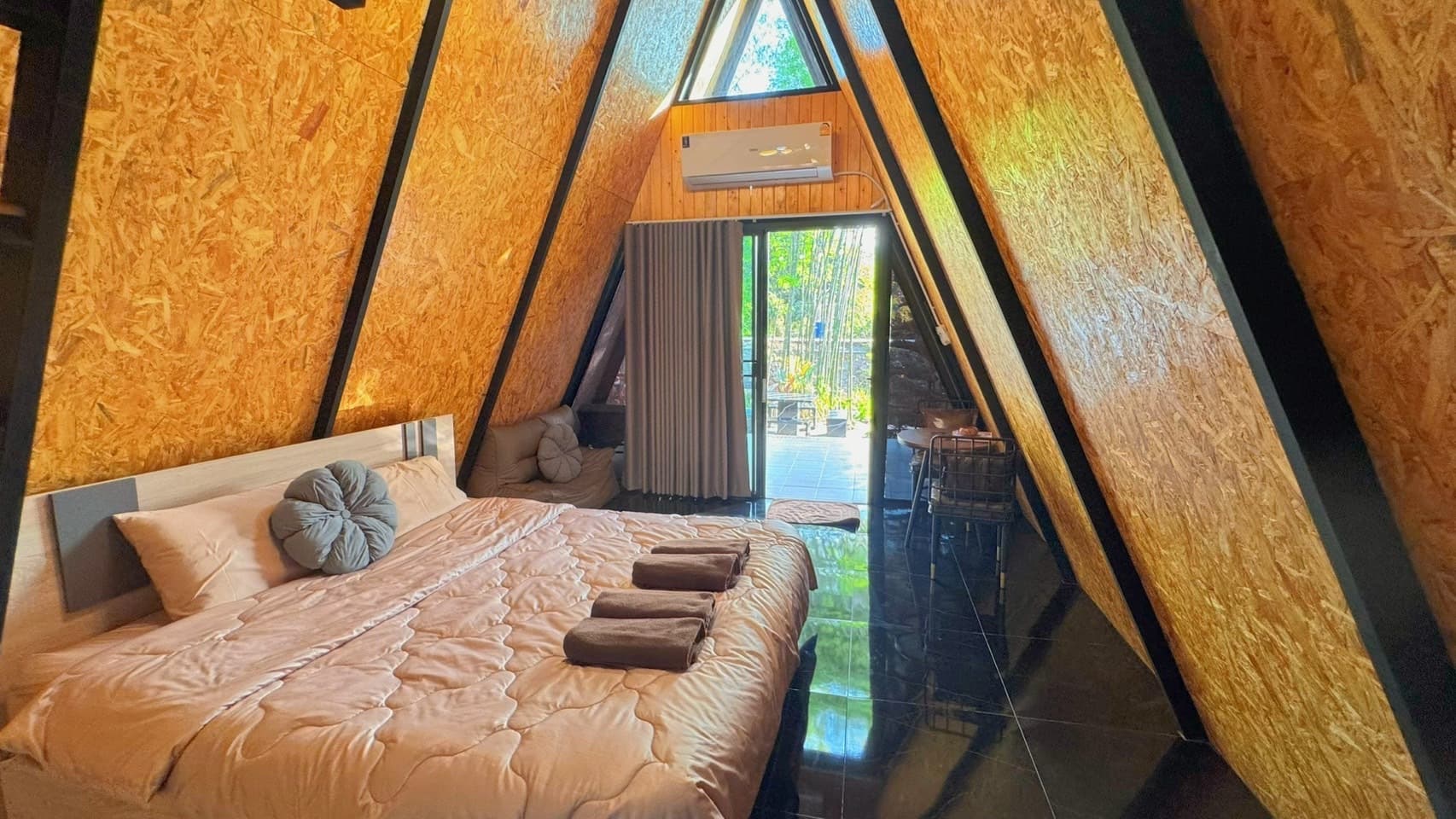 ห้องนอนชั้น 1 ห้องทรง A